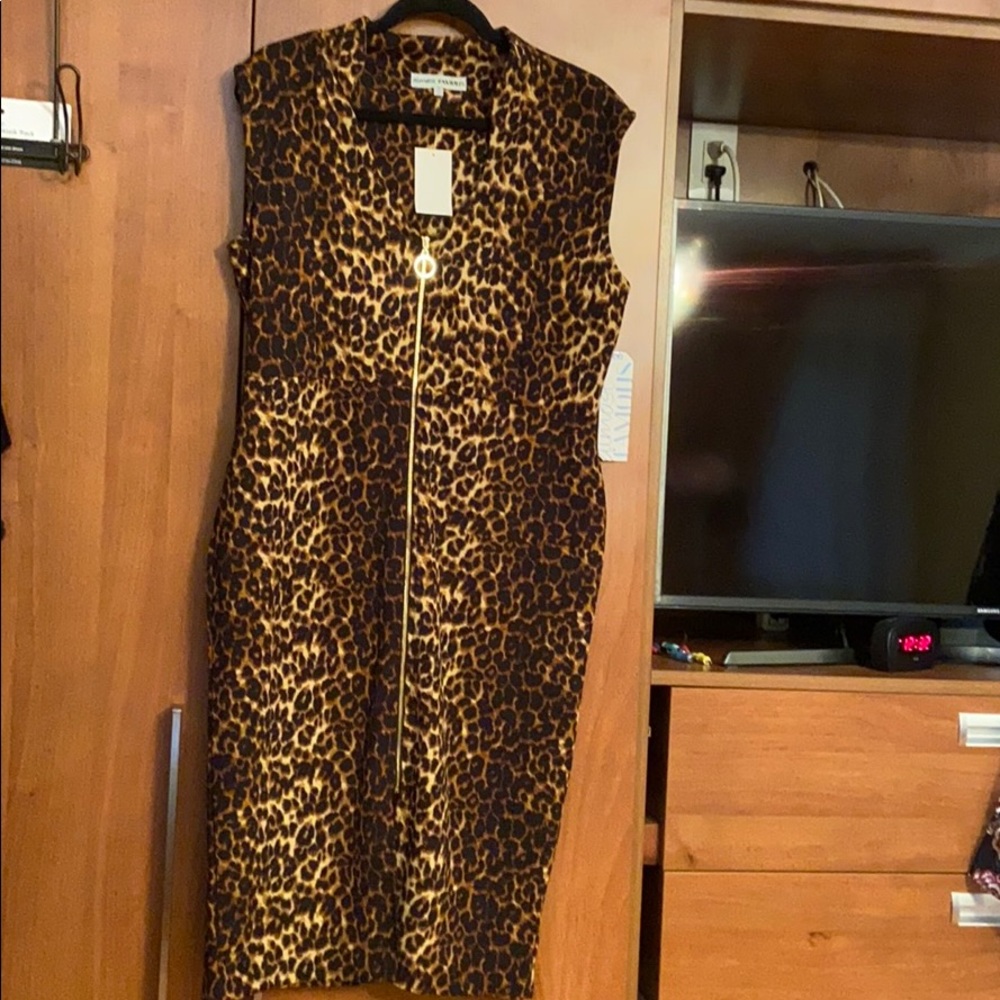Sleeveless leopard zipper down dress